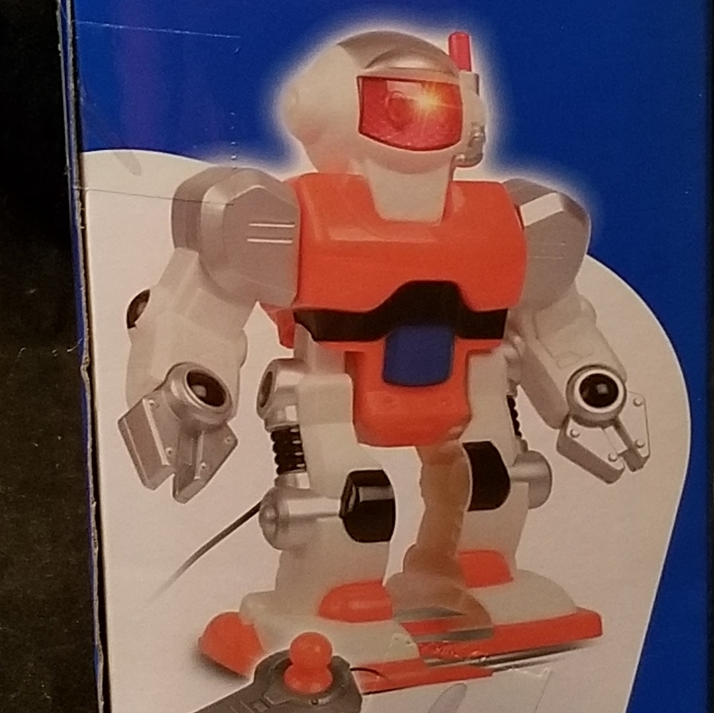 Kids Stuff Remote Control Space Robot - Picture 4 of 5